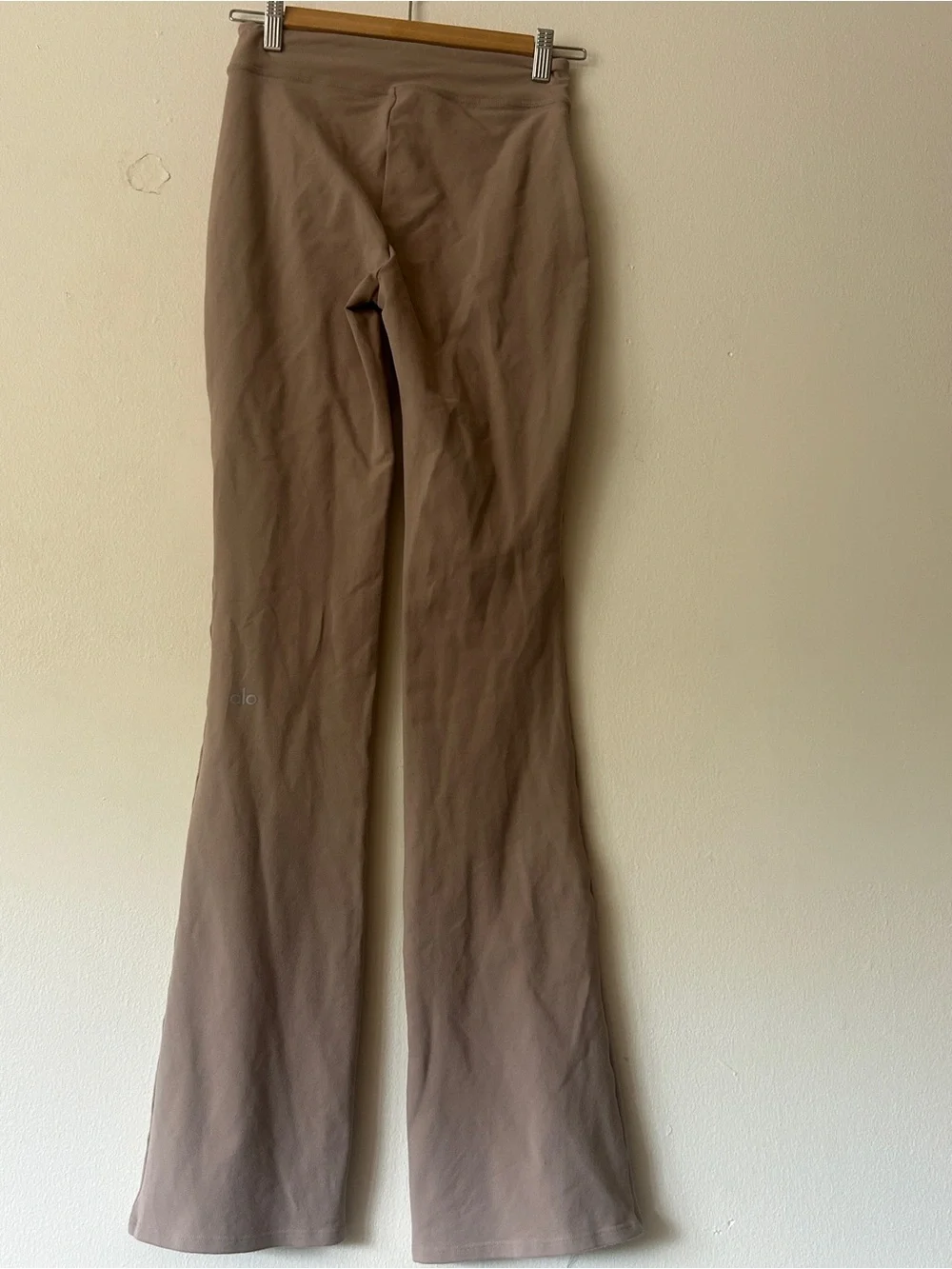 ALO YOGA Airbrush High-Waist split flare Flutter Legging taupe small stretch s